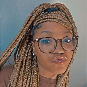 Meet your Posher, Chloé